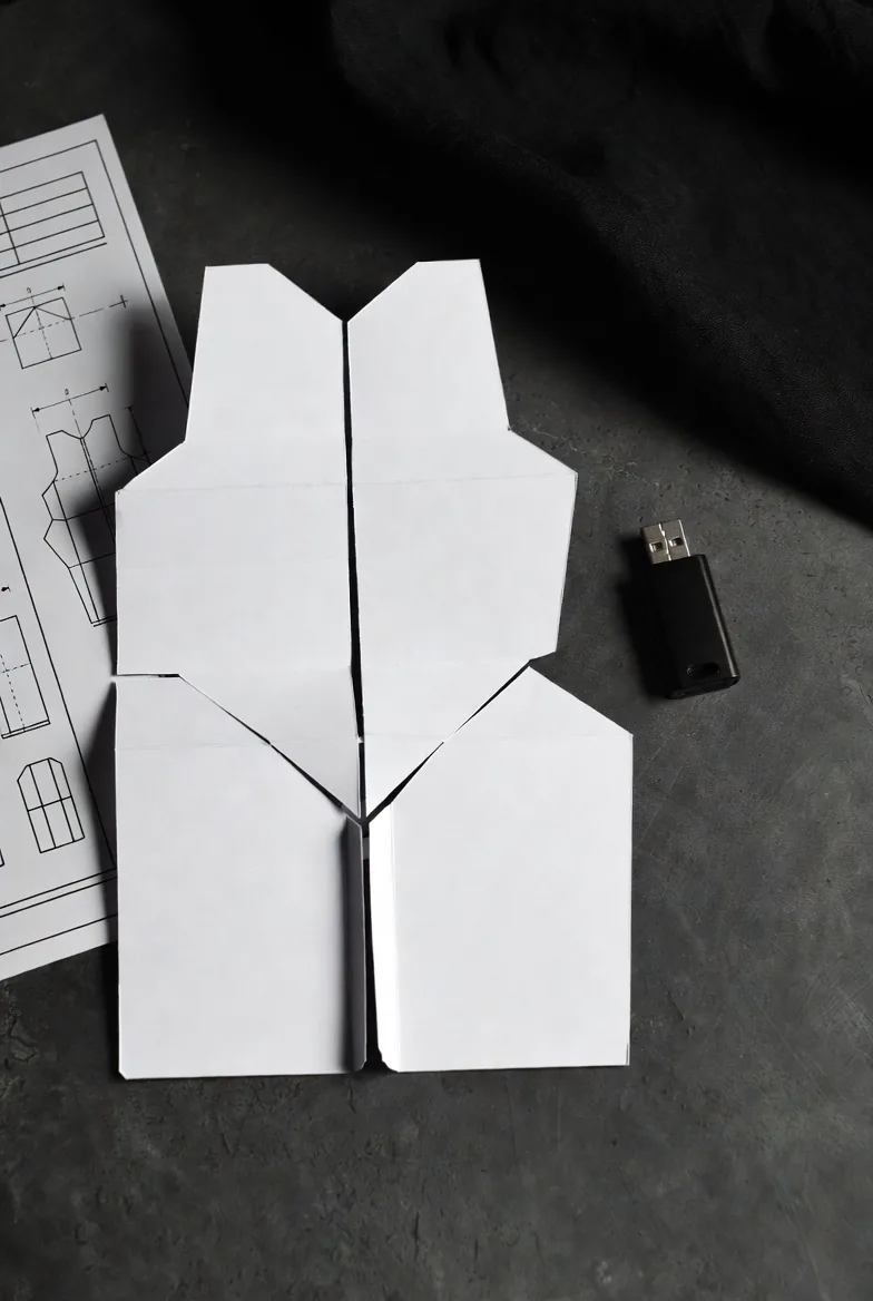 Cartamodelli piegati con chiavetta USB — pacchetto produzione completo